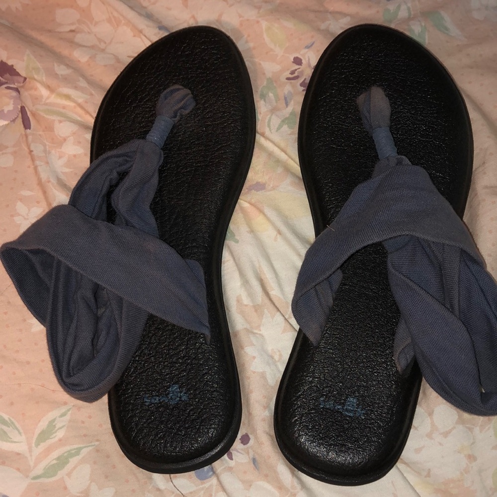 BRAND NEW (no original box) sanuk yoga mat sandals